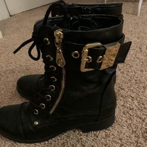 Women’s black Guess combat boots like new